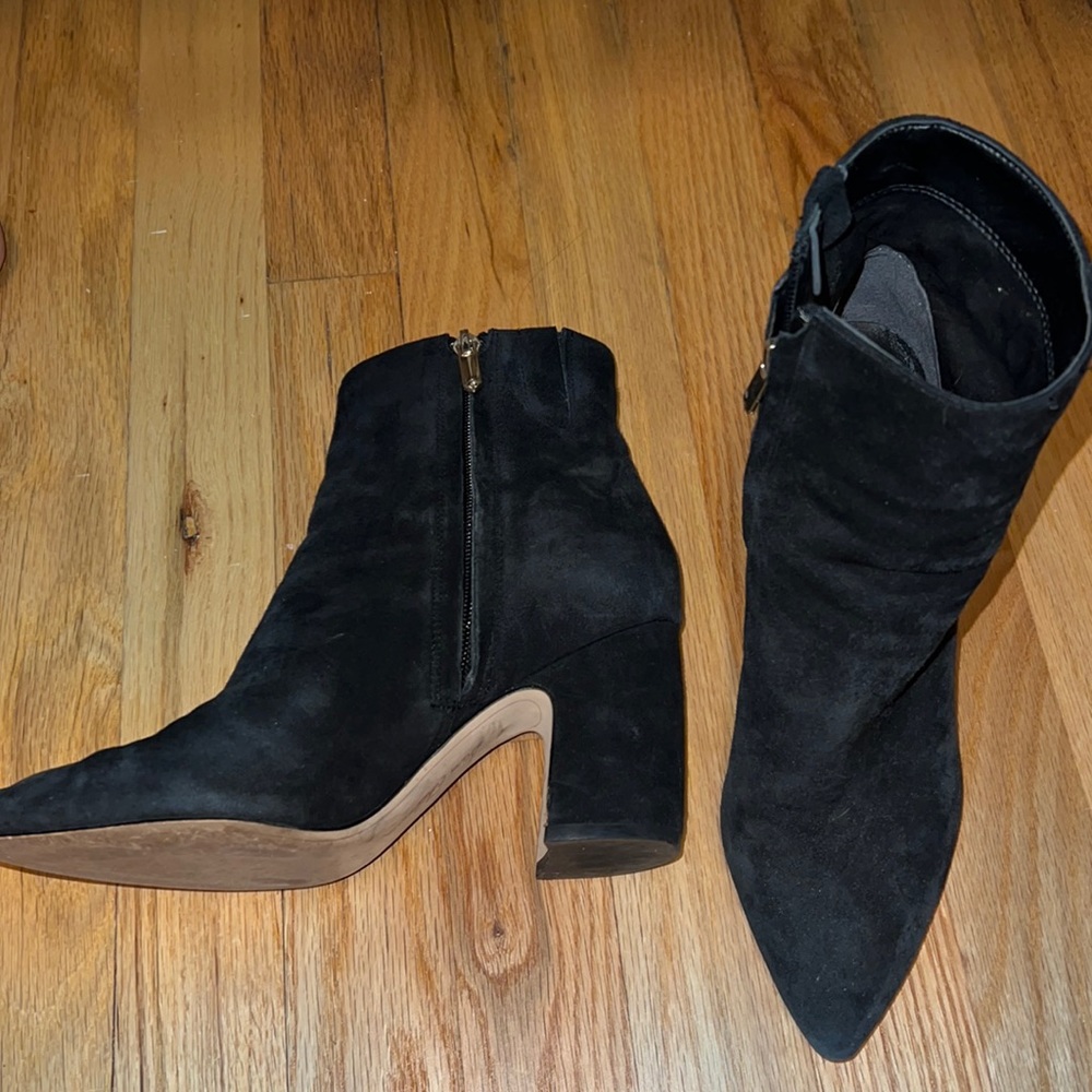 Size 7 Sam Edelman Hilty suede black booties, pointy toe.